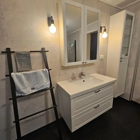 Apartamento Gardsidyll I Flotte Omgivelser