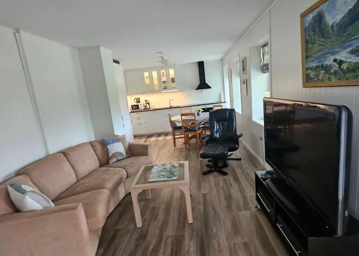 Gardsidyll I Flotte Omgivelser Appartamento Ålesund
