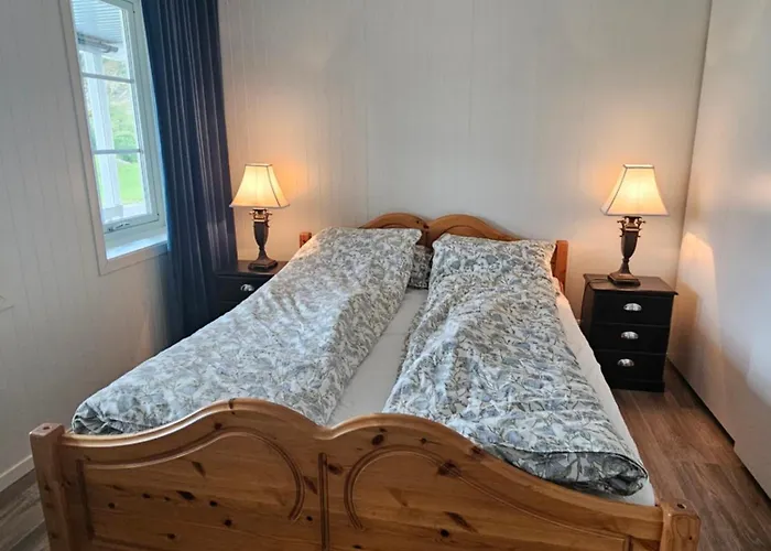 Gardsidyll I Flotte Omgivelser