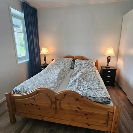 Gardsidyll I Flotte Omgivelser